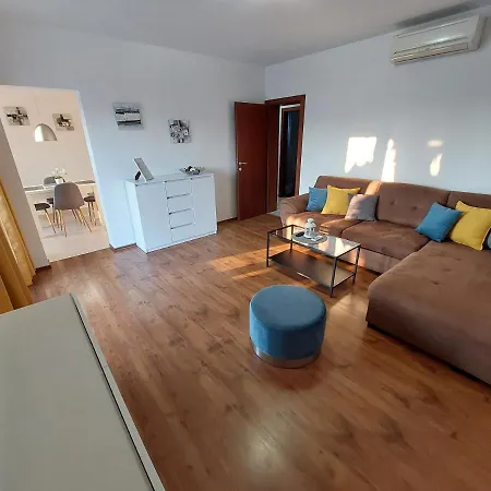 Amfora Apartment *